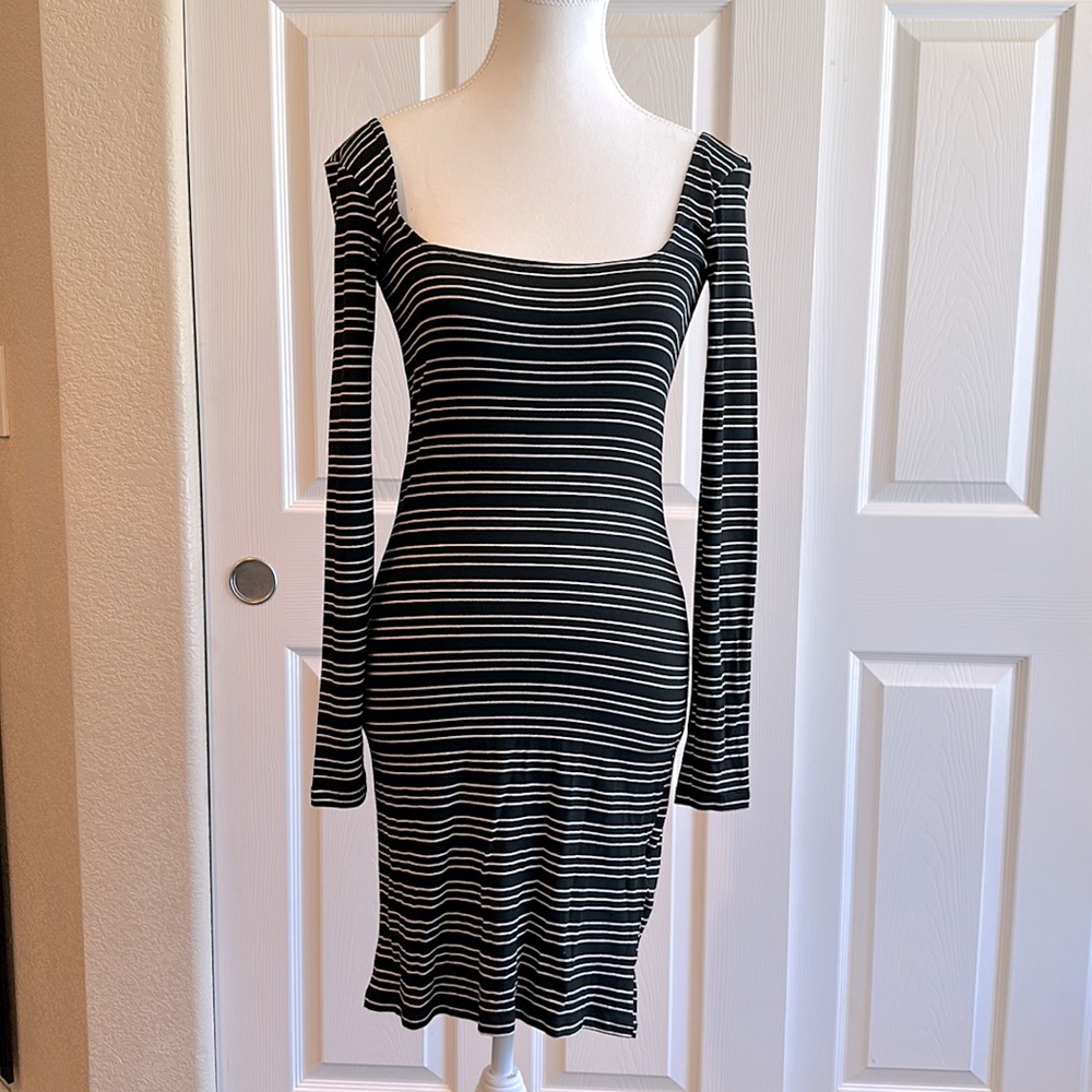 NWT Billabong black & white long sleeve knit dress